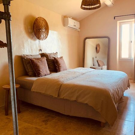 Bed and Breakfast Le Vieux Portail Saint-Saturnin-lès-Apt Exterior foto