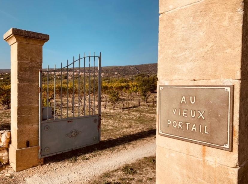 Bed and Breakfast Le Vieux Portail Saint-Saturnin-lès-Apt Exterior foto