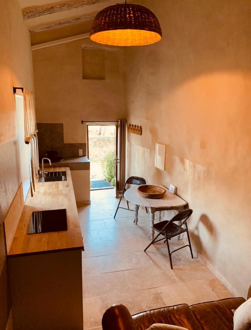 Bed and Breakfast Le Vieux Portail Saint-Saturnin-lès-Apt Exterior foto
