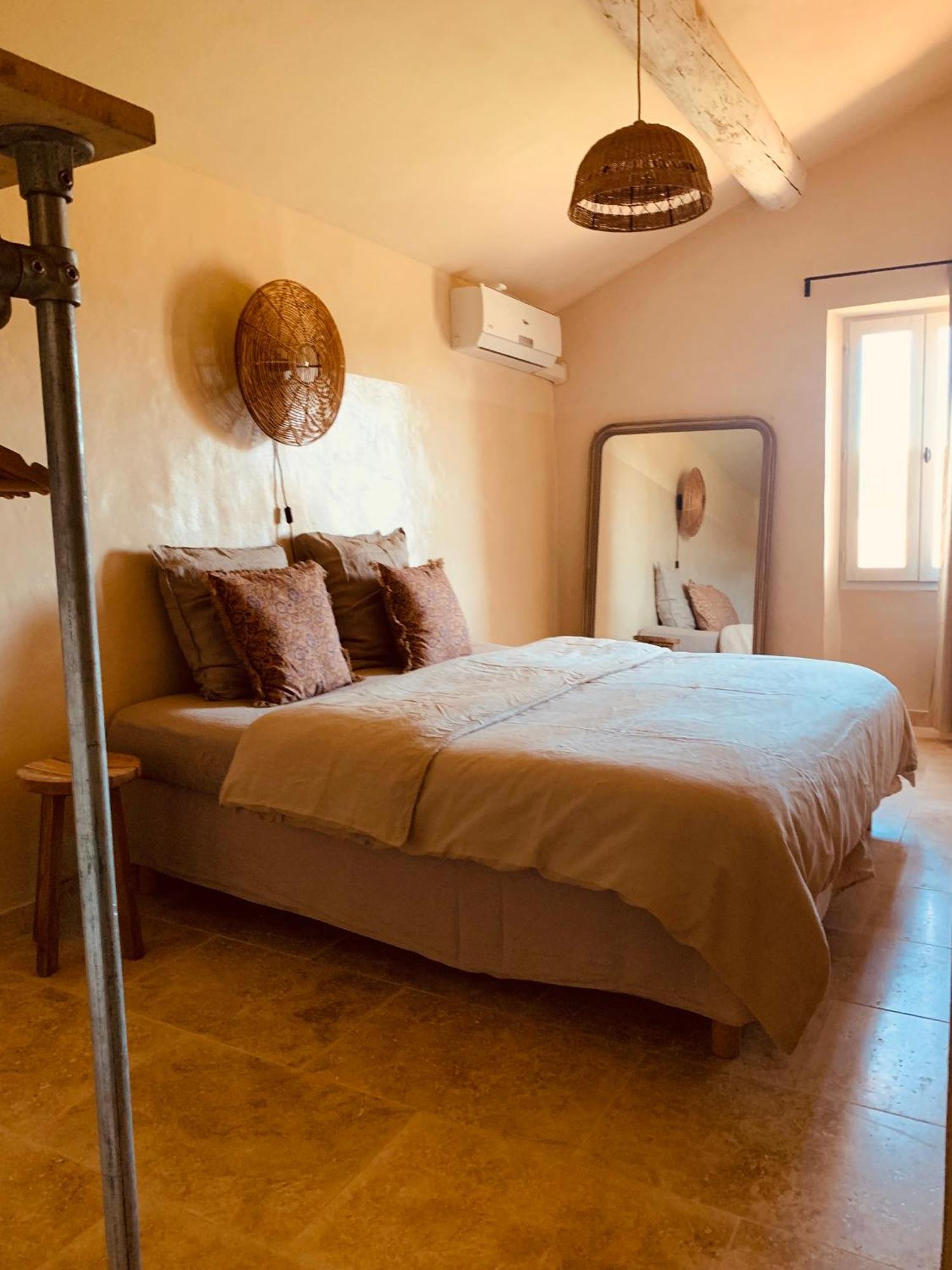 Bed and Breakfast Le Vieux Portail Saint-Saturnin-lès-Apt Exterior foto