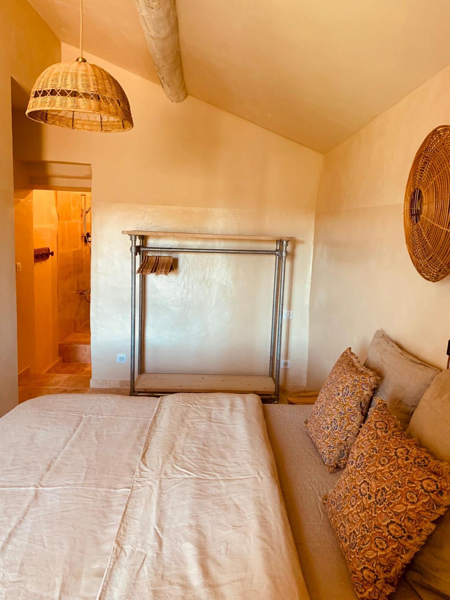 Bed and Breakfast Le Vieux Portail Saint-Saturnin-lès-Apt Exterior foto