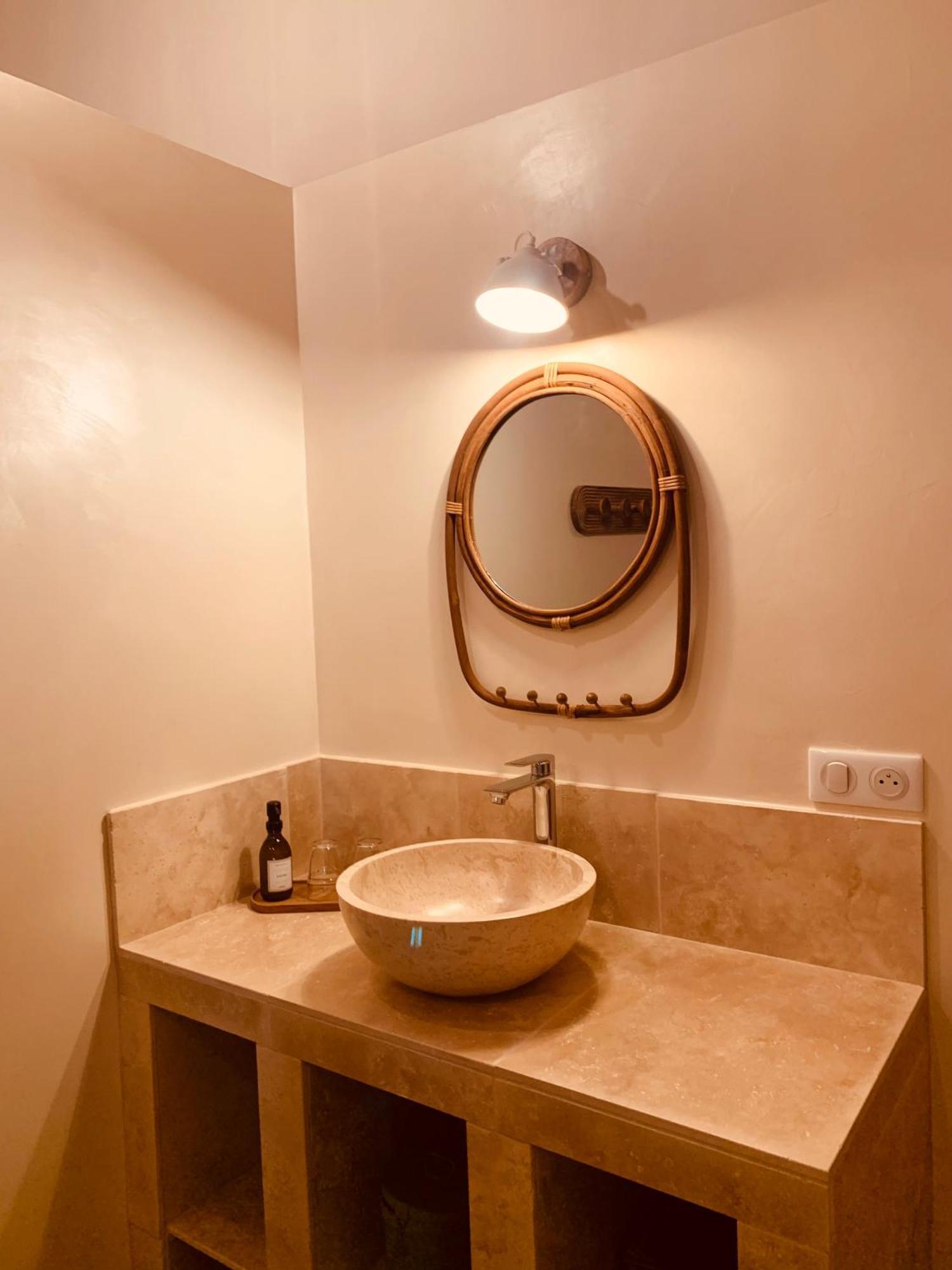 Bed and Breakfast Le Vieux Portail Saint-Saturnin-lès-Apt Exterior foto